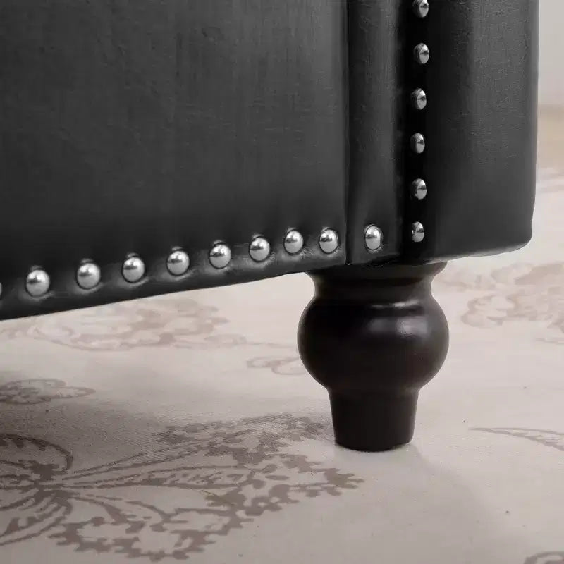 PU-Leder Chesterfield-Sofa mit gerollten Armlehnen und Nagelbesatz, 213 cm breit